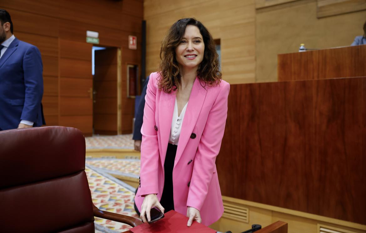 Ayuso en la Asamblea de Madrid durante el anuncio de la propuesta para retener profesionales sanitarios